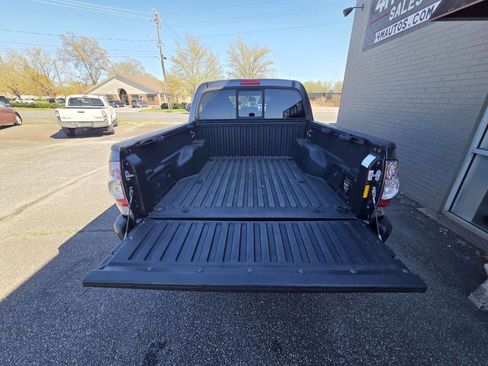 Used 2013 Toyota Tacoma 4x4 Double Cab w/ TRD Sport Pkg image 5