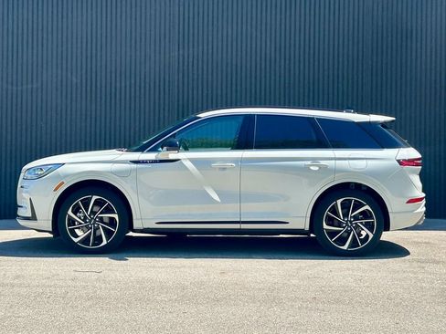 New 2025 Lincoln Corsair Grand Touring AWD/4WD image 3