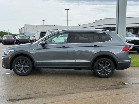 Used 2024 Volkswagen Tiguan SE FWD image 2