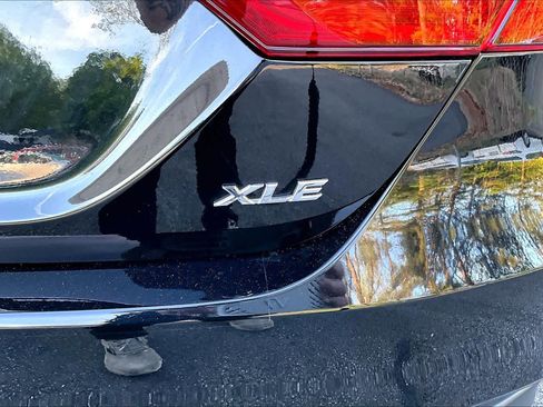 Used 2024 Toyota Camry XLE image 10