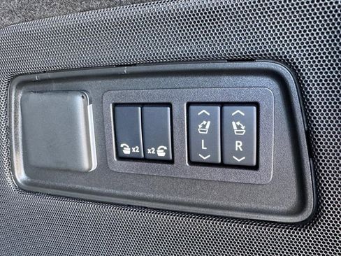 Used 2025 Cadillac Escalade V image 12