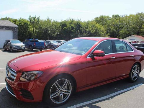 Used 2019 Mercedes-Benz E 300 image 1
