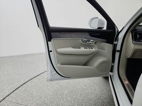 New 2026 Volvo XC90 T8 Ultra w/ Protection Package Premier image 23