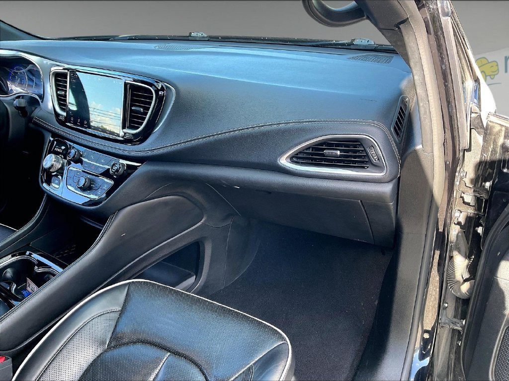 Used 2025 Chrysler Pacifica Limited FWD image 12