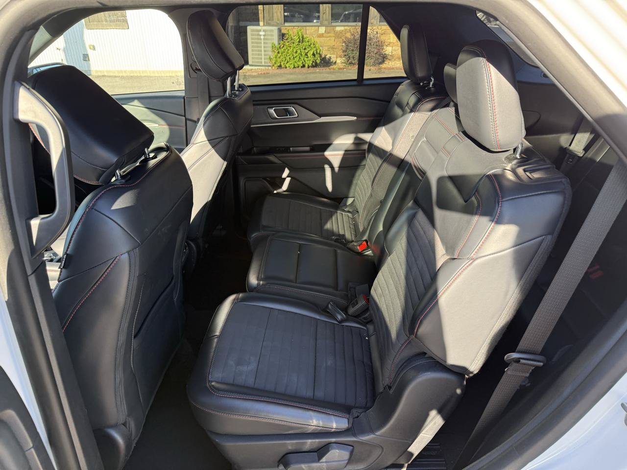 Used 2025 Ford Explorer ST-Line w/ ST-Line Street Pack AWD/4WD image 8