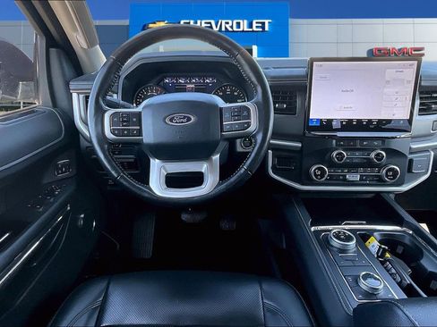 Used 2024 Ford Expedition XLT image 8