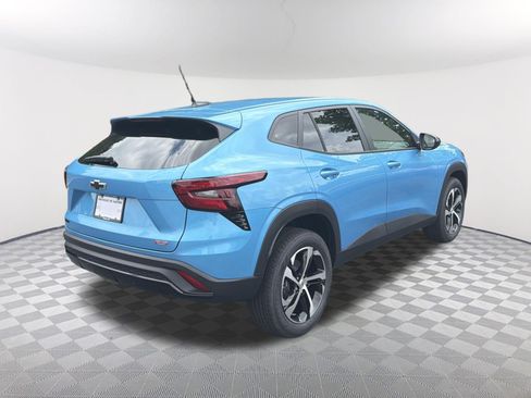 New 2026 Chevrolet Trax RS w/ Sunroof Package FWD image 5