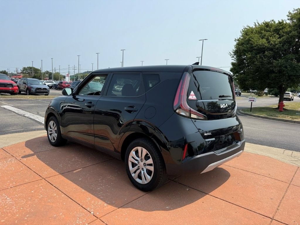 Used 2023 Kia Soul LX FWD image 4