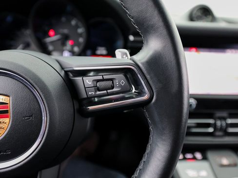 Certified 2022 Porsche Macan AWD/4WD image 16
