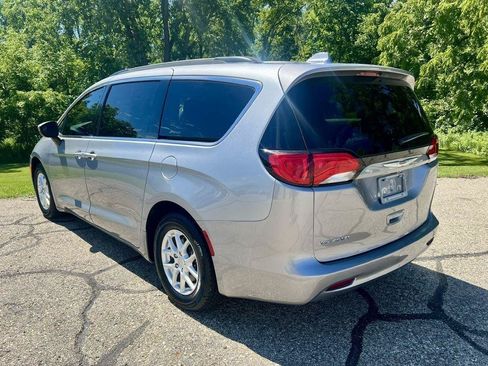 Used 2020 Chrysler Voyager Lxi FWD image 4