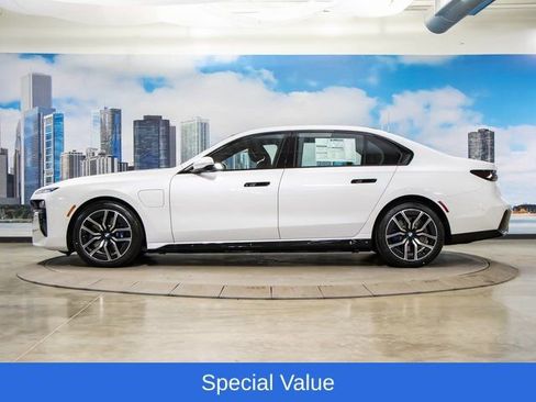 Used 2025 BMW 750e xDrive w/ Executive Package AWD/4WD image 6