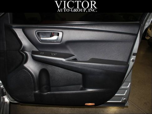 Used 2017 Toyota Camry SE FWD image 28