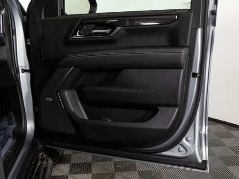 Used 2025 GMC Yukon Elevation image 41