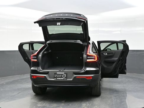 Used 2023 Volvo C40 P8 Recharge Ultimate image 37