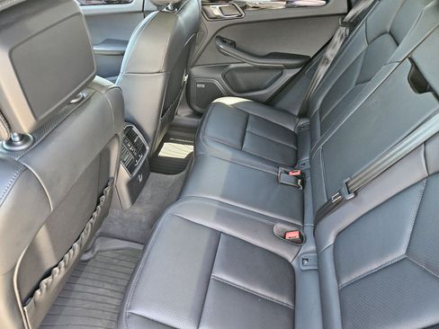 Certified 2026 Porsche Macan AWD/4WD image 28