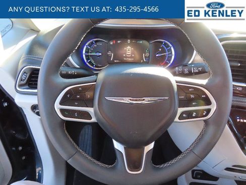 Used 2024 Chrysler Pacifica Limited FWD image 16