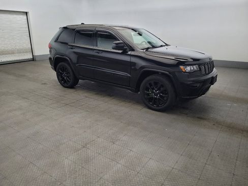 Used 2017 Jeep Grand Cherokee Altitude AWD/4WD image 11