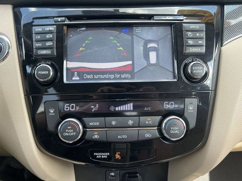 Used 2015 Nissan Rogue SL w/ SL Premium Package FWD image 4