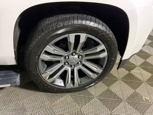 Used 2017 GMC Yukon Denali w/ Open Road Package AWD/4WD image 36