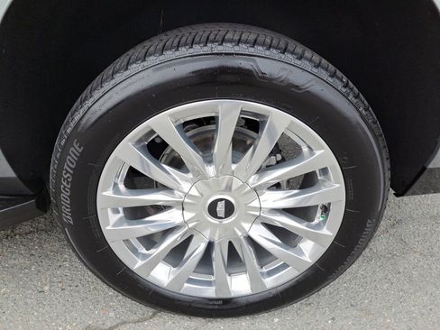 Certified 2024 Cadillac Escalade ESV Premium Luxury image 21