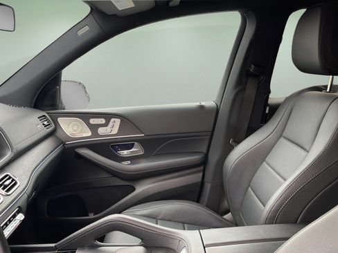 Used 2025 Mercedes-Benz GLS 450 4MATIC image 15