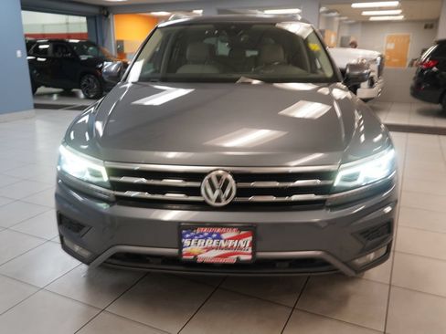 Used 2018 Volkswagen Tiguan SEL Premium w/ 3rd Row Seat Package AWD/4WD image 16