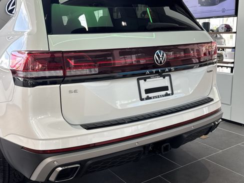 New 2026 Volkswagen Atlas Peak Edition AWD/4WD image 5