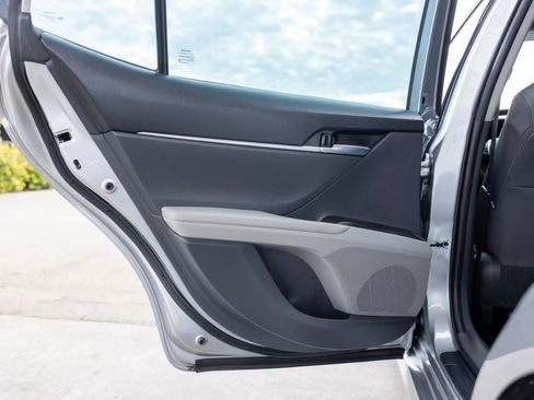 Used 2021 Toyota Camry LE image 12