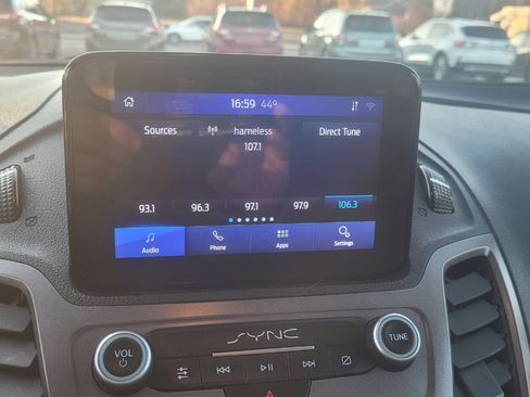 Used 2021 Ford Transit Connect XLT image 18