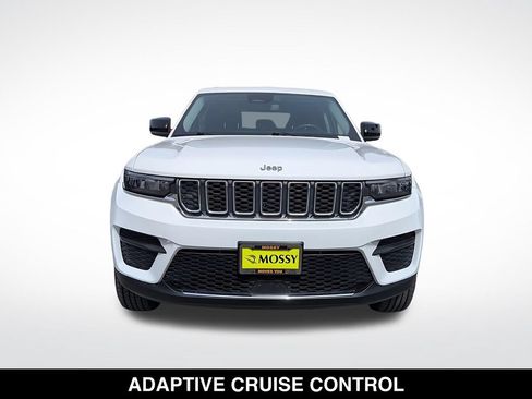 Used 2024 Jeep Grand Cherokee Laredo AWD/4WD image 11
