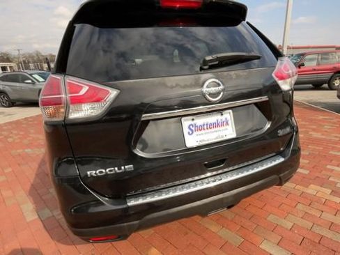 Used 2016 Nissan Rogue S w/ Appearance Package image 8