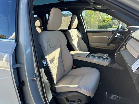 Used 2026 Volvo XC90 B6 Plus w/ Protection Package Premier AWD/4WD image 8