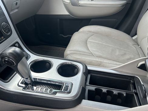 Used 2008 GMC Acadia SLT w/ Convenience Package image 16