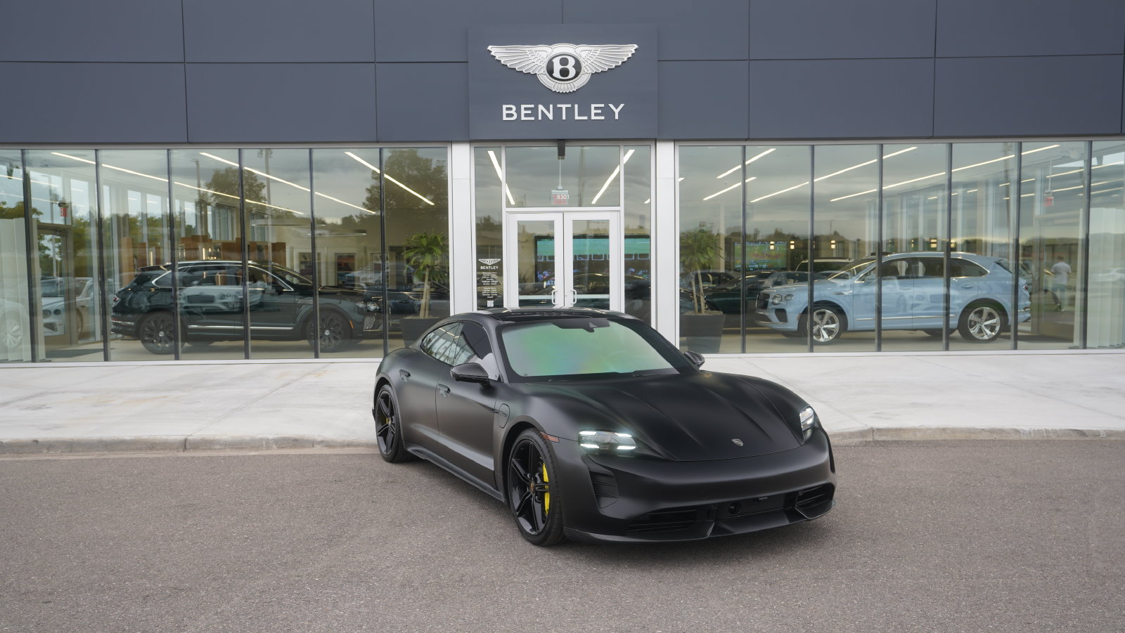 Used 2022 Porsche Taycan Turbo S AWD/4WD image 21