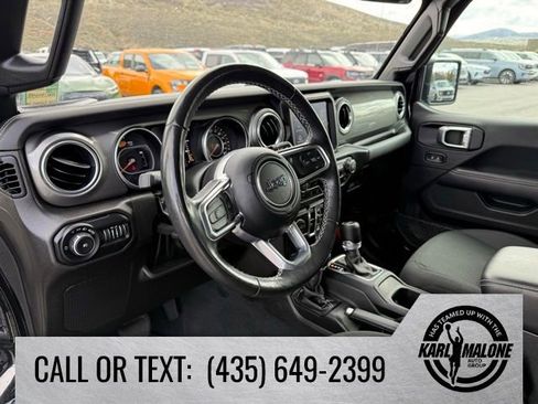 Used 2022 Jeep Wrangler Unlimited Sahara w/ LED Lighting Group AWD/4WD image 15