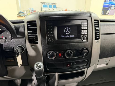 Used 2018 Mercedes-Benz Sprinter 2500 image 42