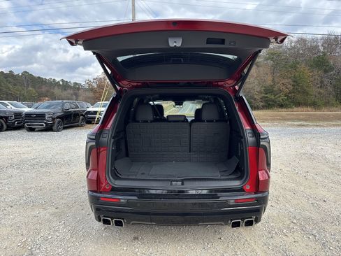 Used 2024 Chevrolet Traverse RS image 27