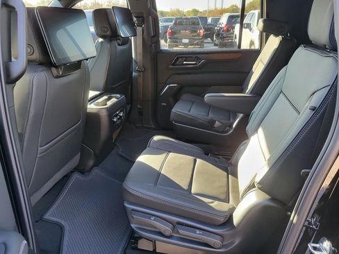 New 2026 GMC Yukon XL Denali w/ Denali Reserve Package image 4