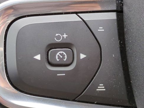 Certified 2024 Volvo XC40 B5 Core AWD/4WD image 22
