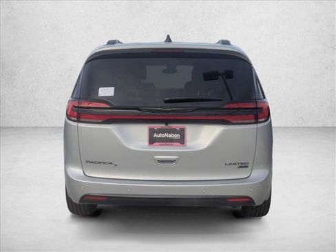 New 2026 Chrysler Pacifica Limited w/ S Appearance Package AWD/4WD image 8