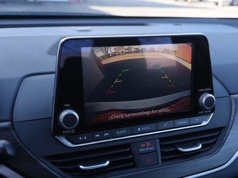 Used 2025 Nissan Altima 2.5 SV image 16