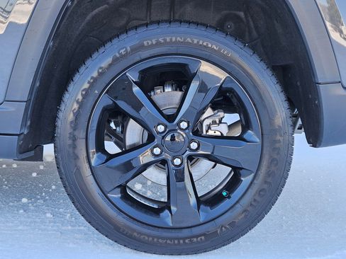 Used 2023 Jeep Grand Cherokee Altitude image 29