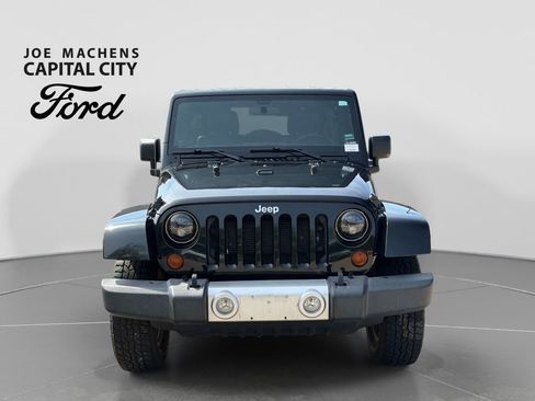 Used 2012 Jeep Wrangler Unlimited Sahara w/ Connectivity Group AWD/4WD image 10
