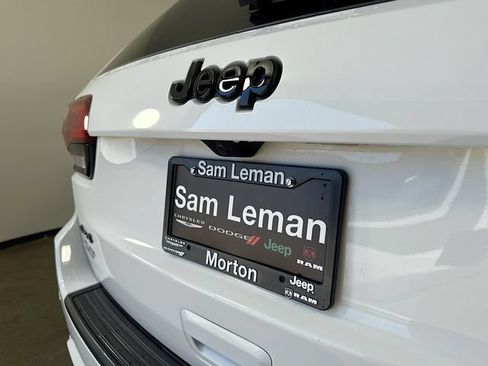 Used 2022 Jeep Grand Cherokee Laredo X AWD/4WD image 35