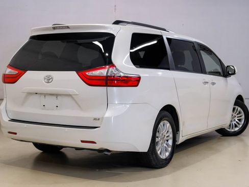 Used 2016 Toyota Sienna XLE w/ XLE Navigation Package FWD image 10