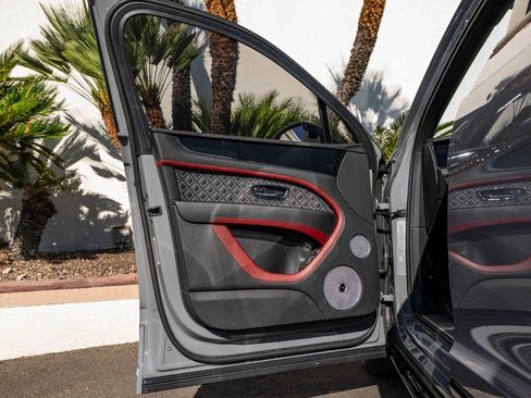 Used 2023 Bentley Bentayga Speed image 31