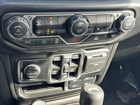 Used 2022 Jeep Wrangler Unlimited Sahara w/ Cold Weather Group image 30