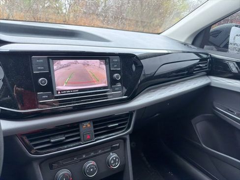 Used 2022 Volkswagen Taos S image 10