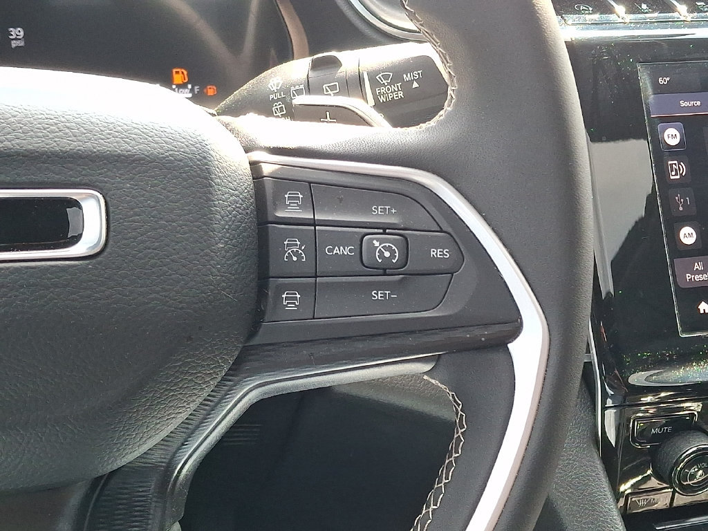 Used 2025 Jeep Grand Cherokee Laredo X AWD/4WD image 22