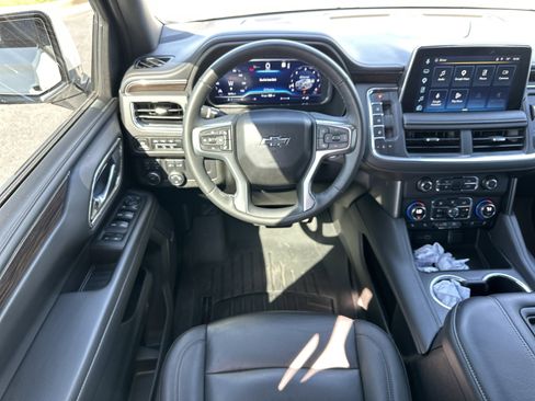 Certified 2023 Chevrolet Suburban Z71 w/ Luxury Package AWD/4WD image 24